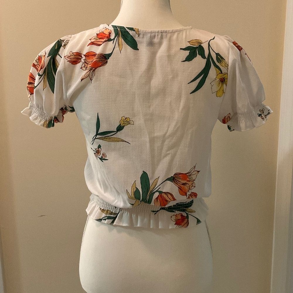 One Clothing Floral Wrap Crop Top Size XS - Picture 3 of 7